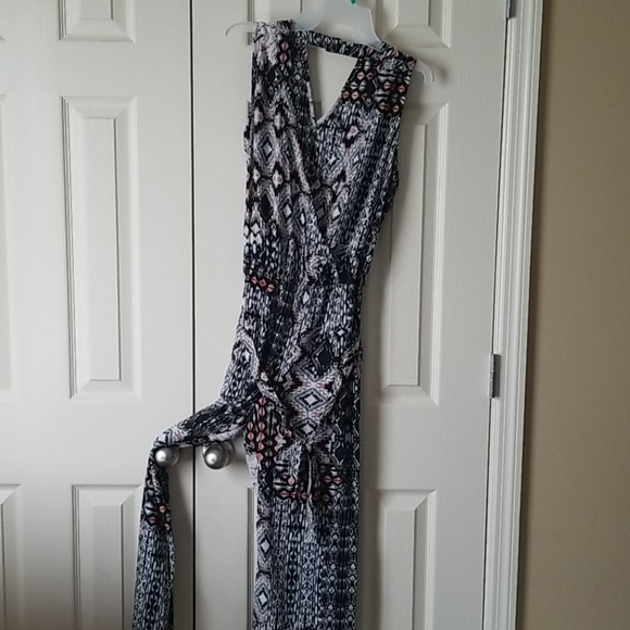 Black, peach and white jumpsuit - Picture 4 of 4